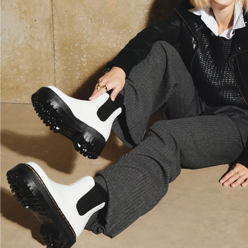 Dr. Martens White 2976 Smooth Leather Platform Chelsea Boots - Picture 2 of 14